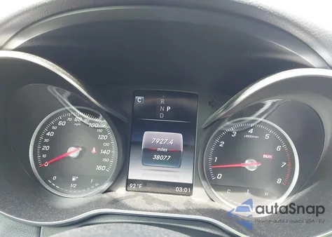 2018 Mercedes-Benz C 300 z USA, uszkodzony, nr VIN 55SWF4JBXJU279099